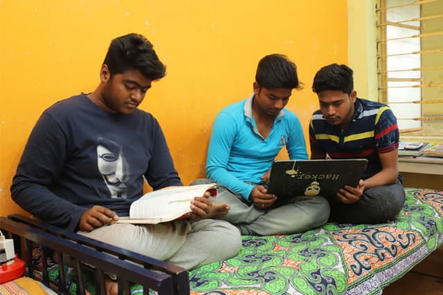 INSTITUTE OF PARAMEDICAL AND THERAPEUTIC SCIENCES AND TECHNOLOGY