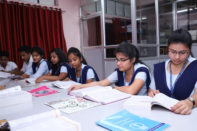 INSTITUTE OF PARAMEDICAL AND THERAPEUTIC SCIENCES AND TECHNOLOGY